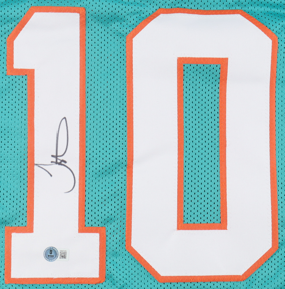 Tyreek Hill Signed Jersey (Beckett) at PristineAuction.com Tyreek Hill Signed Jersey (Beckett) at PristineAuction.com