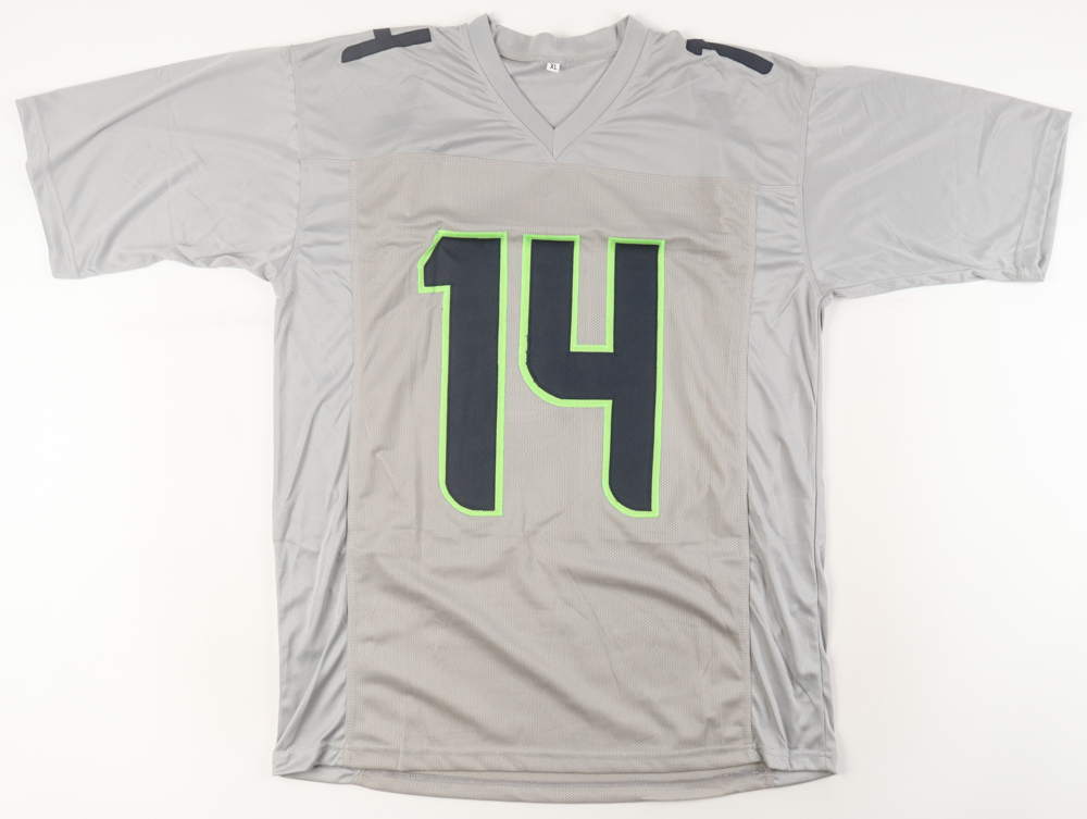 DK Metcalf Signed Jersey (JSA) at PristineAuction.com DK Metcalf Signed Jersey (JSA) at PristineAuction.com