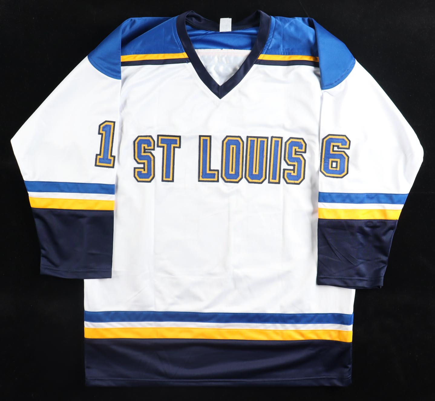 Bobby Hull Signed Jersey (Beckett) at PristineAuction.com Bobby Hull Signed Jersey (Beckett) at PristineAuction.com