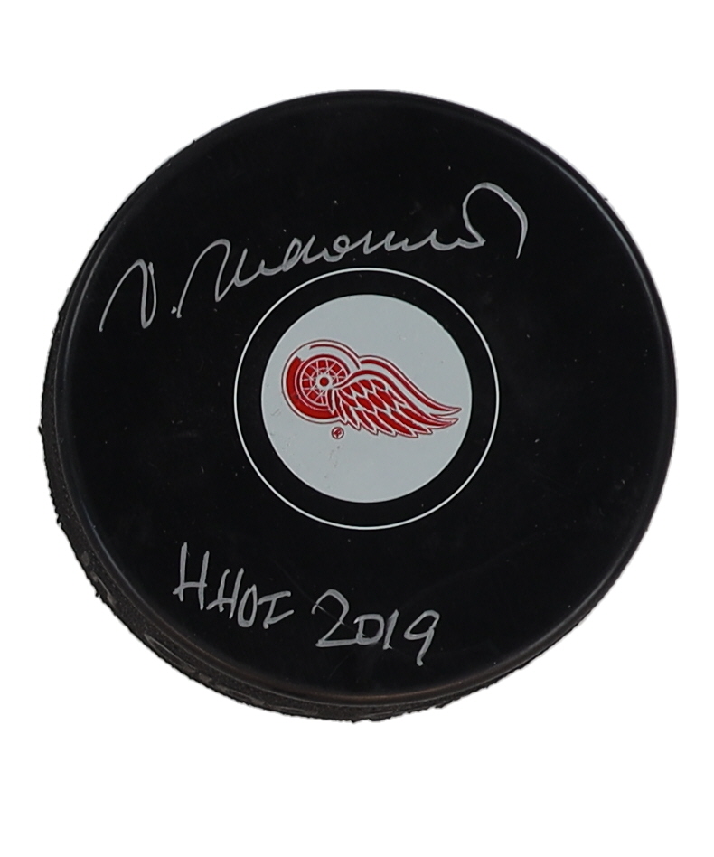 Vaclav Nedomansky Signed Red Wings Logo Hockey Puck Inscribed "HHOF 2019" (Schwartz) at PristineAuction.com Vaclav Nedomansky Signed Red Wings Logo Hockey Puck Inscribed "HHOF 2019" (Schwartz) at PristineAuction.com