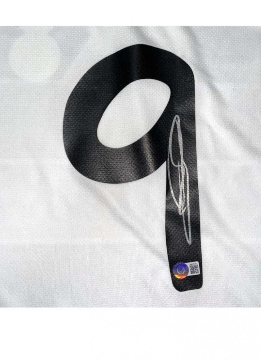 Karim Benzema Signed Real Madrid Jersey (Beckett) at PristineAuction.com Karim Benzema Signed Real Madrid Jersey (Beckett) at PristineAuction.com