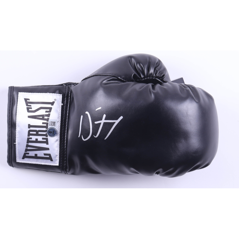 Devin Haney Signed Everlast Boxing Glove (Beckett) at PristineAuction.com Devin Haney Signed Everlast Boxing Glove (Beckett) at PristineAuction.com