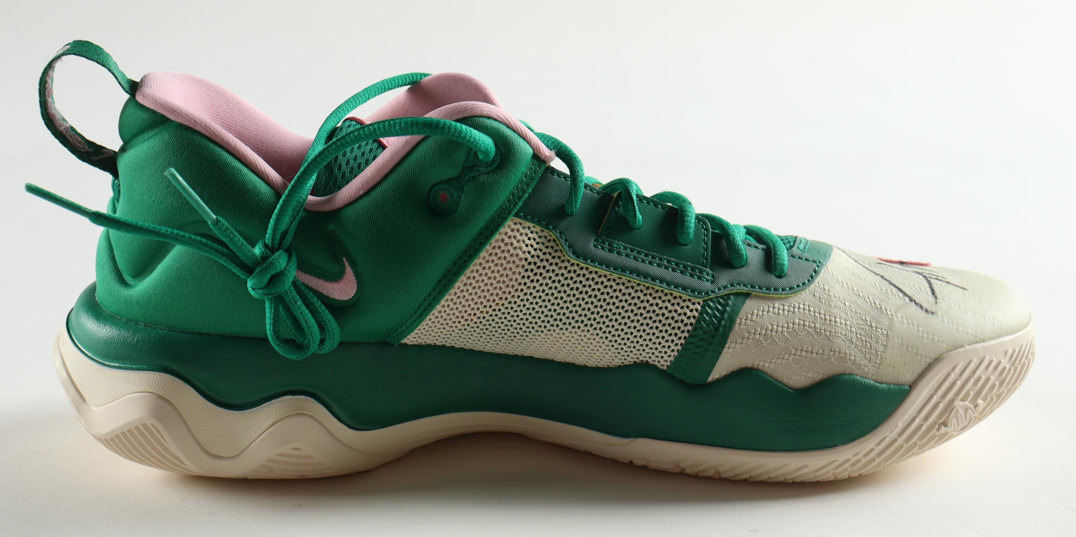 Giannis Antetokounmpo Signed Nike Basketball Shoe (PSA) at PristineAuction.com Giannis Antetokounmpo Signed Nike Basketball Shoe (PSA) at PristineAuction.com