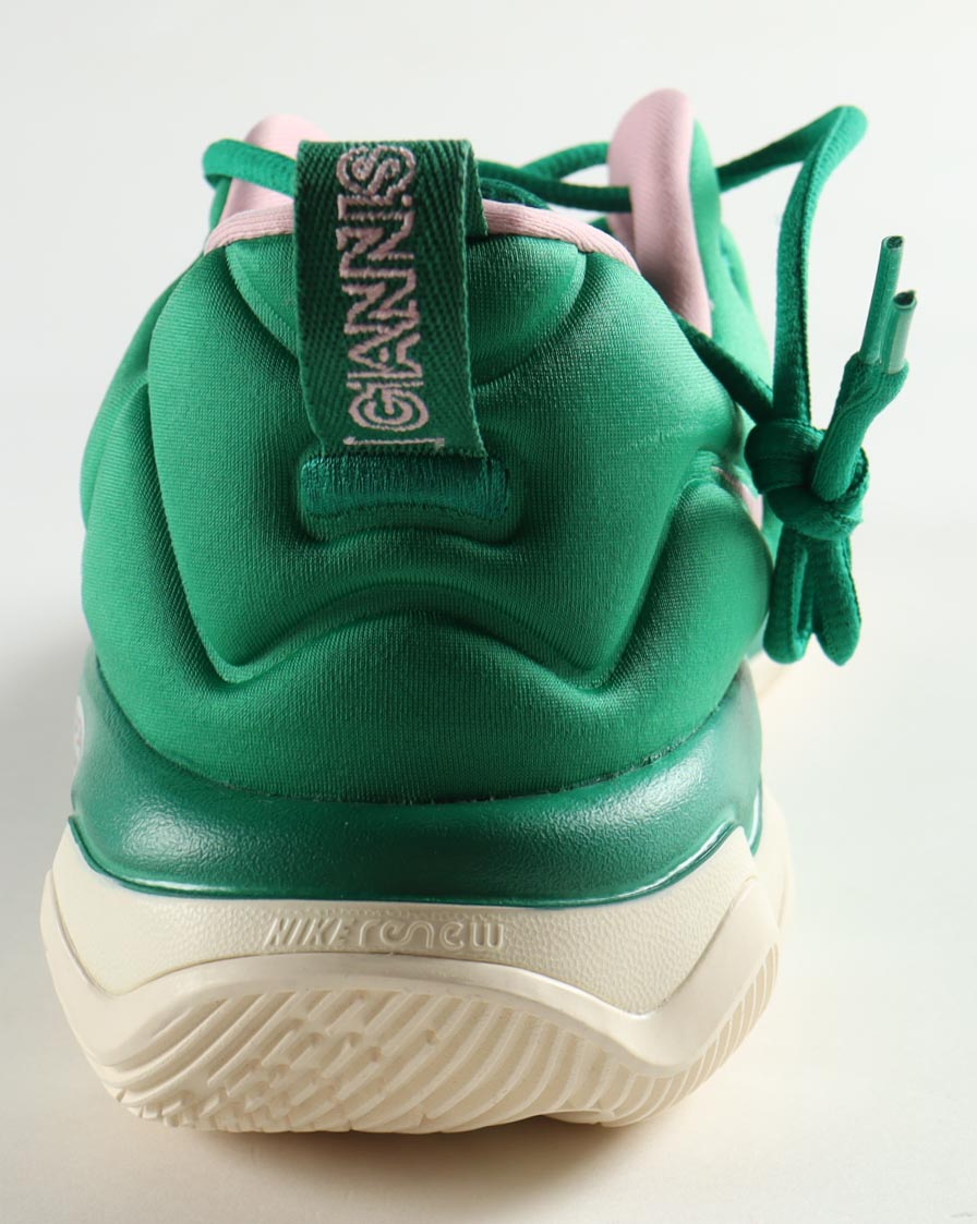 Giannis Antetokounmpo Signed Nike Basketball Shoe (PSA) at PristineAuction.com Giannis Antetokounmpo Signed Nike Basketball Shoe (PSA) at PristineAuction.com