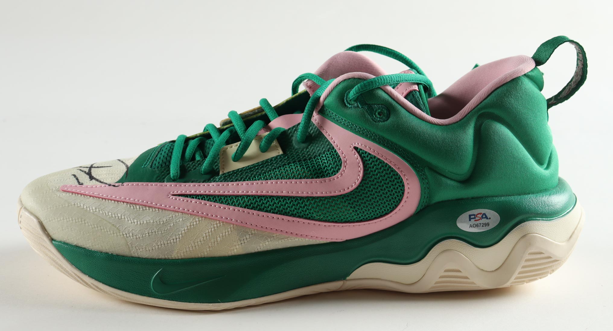 Giannis Antetokounmpo Signed Nike Basketball Shoe (PSA) at PristineAuction.com Giannis Antetokounmpo Signed Nike Basketball Shoe (PSA) at PristineAuction.com