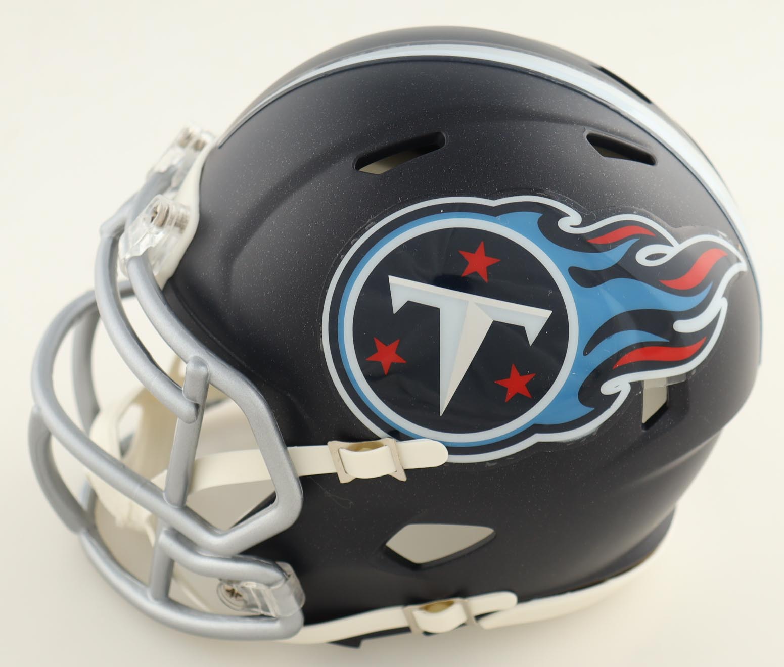 Chris Johnson Signed Titans Speed Mini Helmet (Beckett) at PristineAuction.com Chris Johnson Signed Titans Speed Mini Helmet (Beckett) at PristineAuction.com