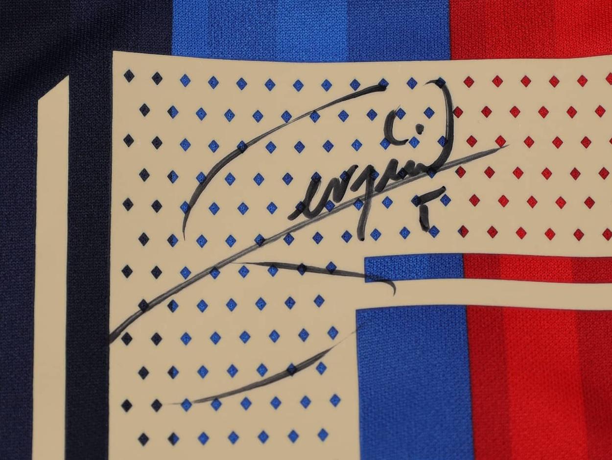 Sergio Busquets Signed Barcelona Nike Jersey (Icons) at PristineAuction.com Sergio Busquets Signed Barcelona Nike Jersey (Icons) at PristineAuction.com