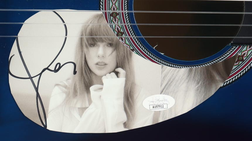 Taylor Swift Signed 38" Acoustic Guitar (JSA) at PristineAuction.com Taylor Swift Signed 38" Acoustic Guitar (JSA) at PristineAuction.com