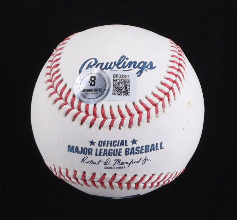 Yadier Molina Signed OML Baseball (Beckett) at PristineAuction.com Yadier Molina Signed OML Baseball (Beckett) at PristineAuction.com