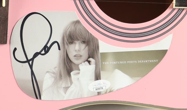 Taylor Swift Signed 38" Acoustic Guitar (JSA) at PristineAuction.com Taylor Swift Signed 38" Acoustic Guitar (JSA) at PristineAuction.com