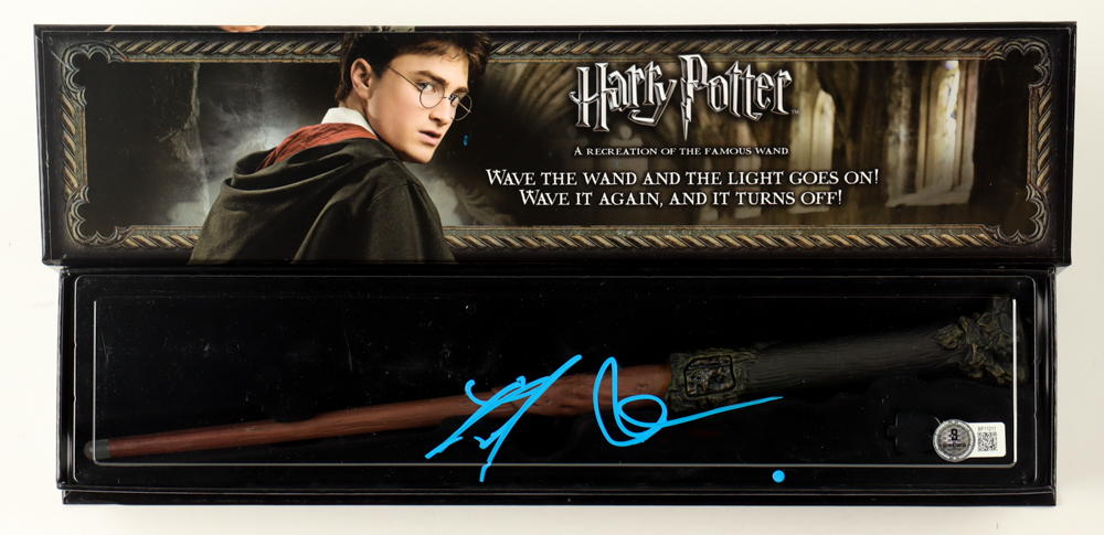 Daniel Radcliffe Signed "Harry Potter" Wand With Original Box (Beckett) at PristineAuction.com Daniel Radcliffe Signed "Harry Potter" Wand With Original Box (Beckett) at PristineAuction.com