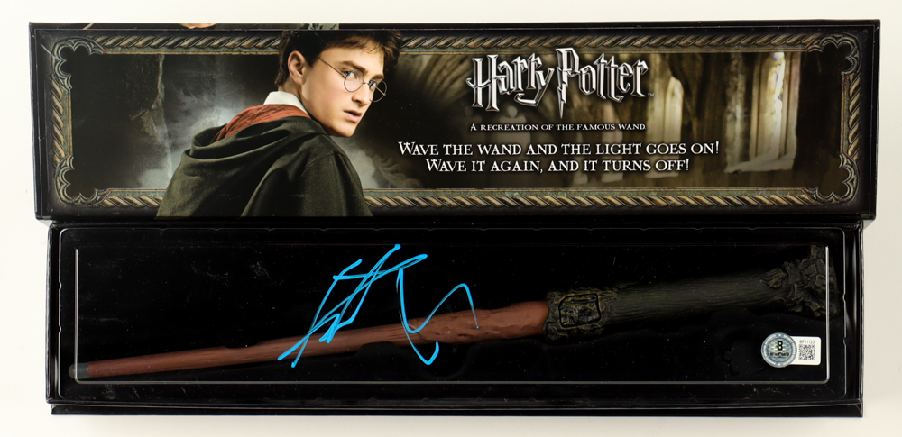 Daniel Radcliffe Signed "Harry Potter" Wand With Original Box (Beckett) at PristineAuction.com Daniel Radcliffe Signed "Harry Potter" Wand With Original Box (Beckett) at PristineAuction.com