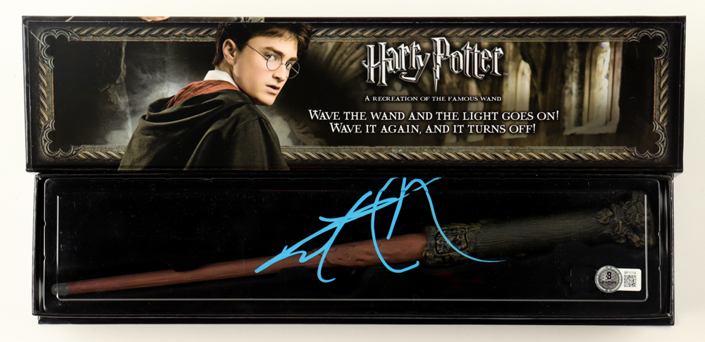 Daniel Radcliffe Signed "Harry Potter" Wand With Original Box (Beckett) at PristineAuction.com Daniel Radcliffe Signed "Harry Potter" Wand With Original Box (Beckett) at PristineAuction.com