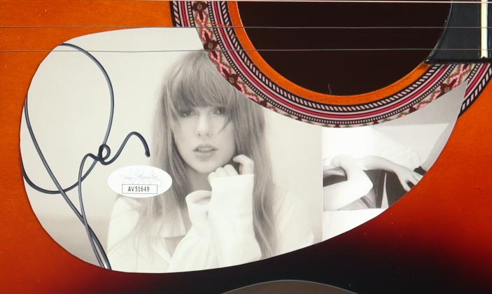 Taylor Swift Signed 39" Acoustic Guitar (JSA) at PristineAuction.com Taylor Swift Signed 39" Acoustic Guitar (JSA) at PristineAuction.com