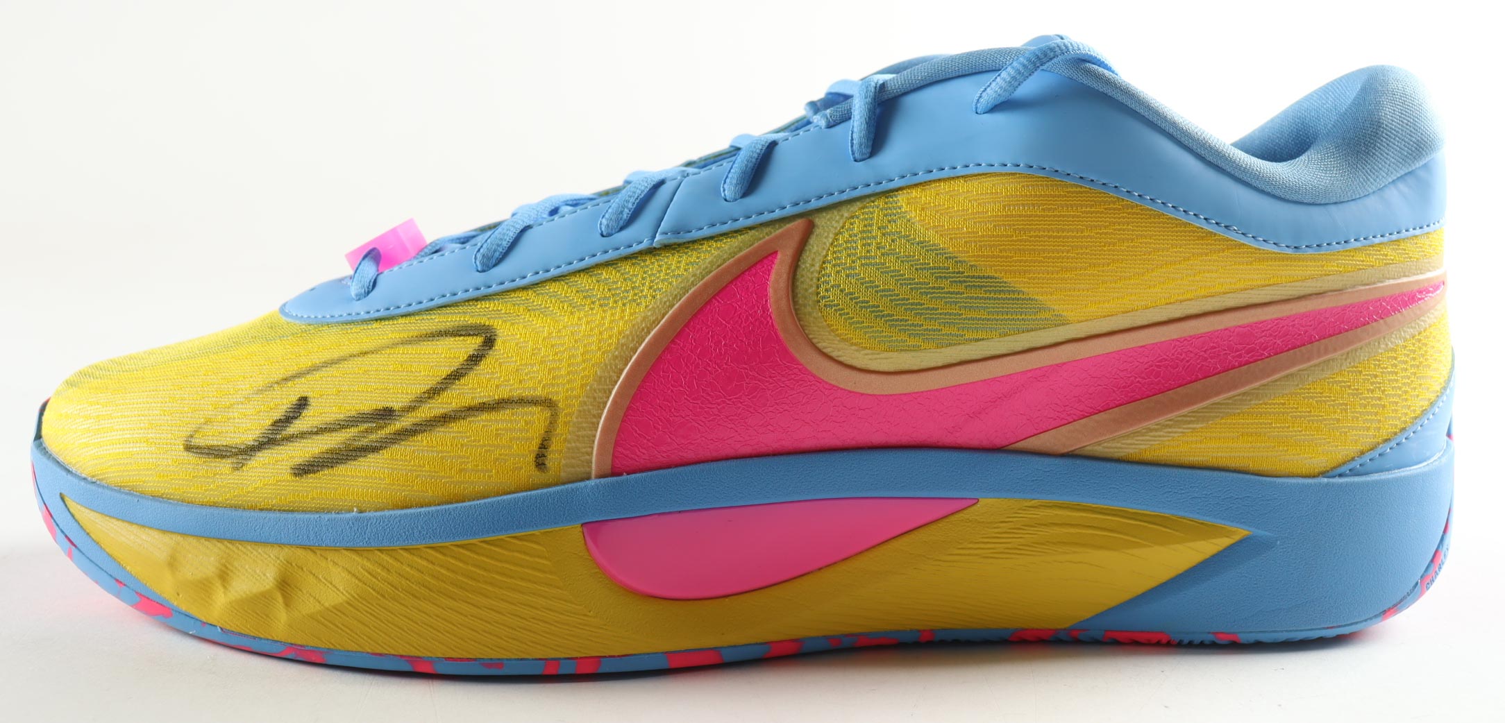 Giannis Antetokounmpo Signed Nike Basketball Shoe (Beckett) at PristineAuction.com Giannis Antetokounmpo Signed Nike Basketball Shoe (Beckett) at PristineAuction.com