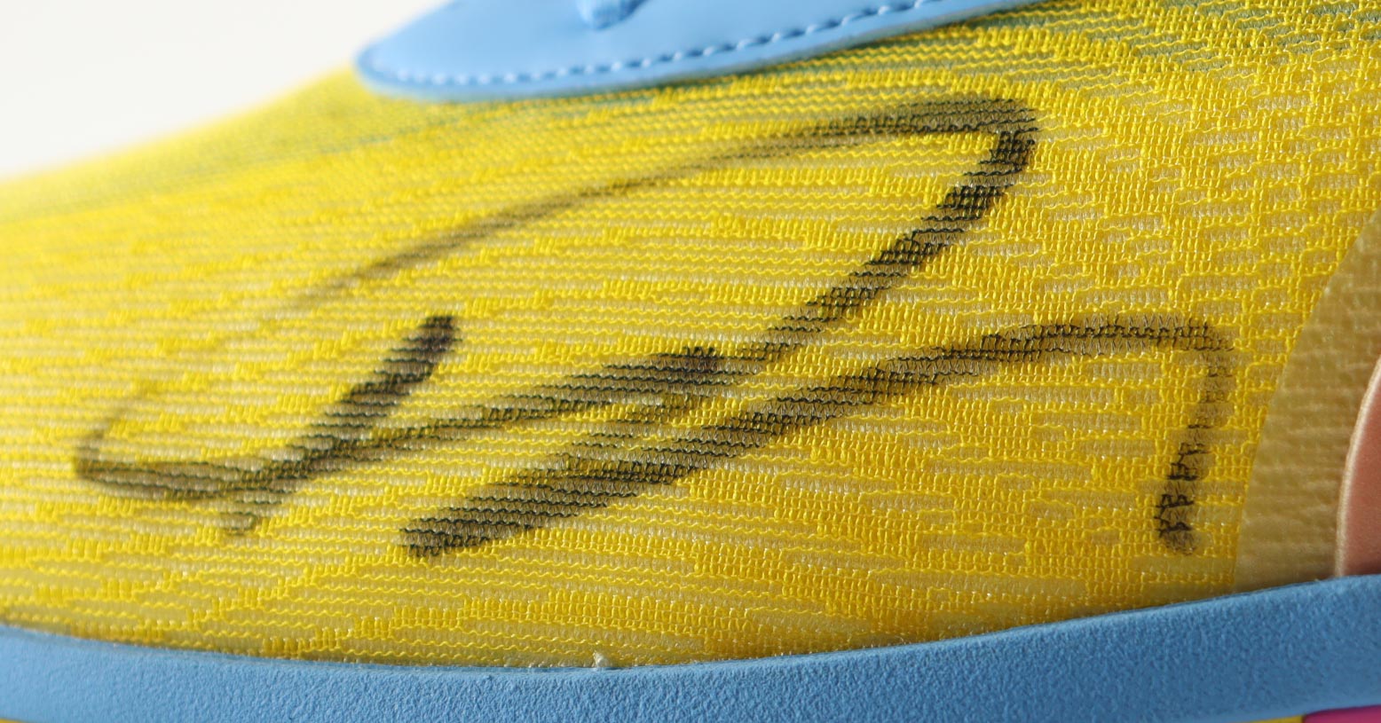 Giannis Antetokounmpo Signed Nike Basketball Shoe (Beckett) at PristineAuction.com Giannis Antetokounmpo Signed Nike Basketball Shoe (Beckett) at PristineAuction.com