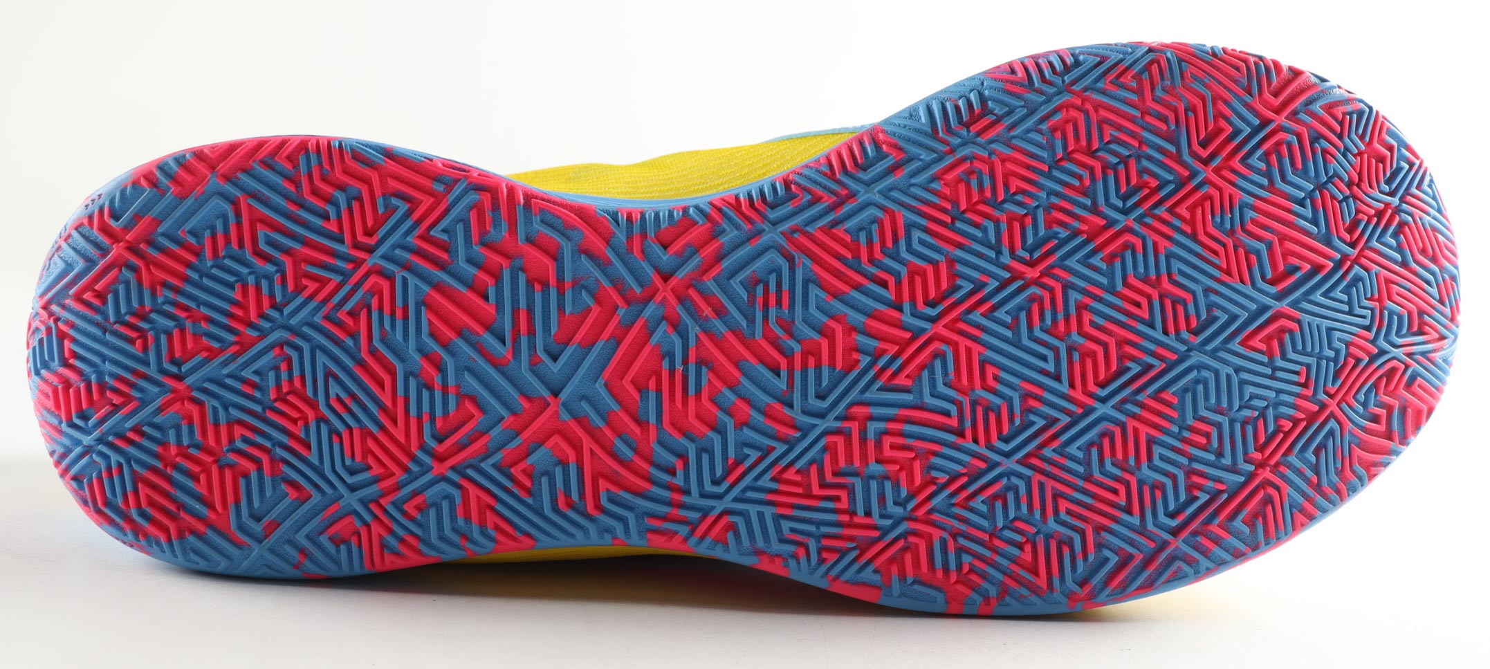 Giannis Antetokounmpo Signed Nike Basketball Shoe (Beckett) at PristineAuction.com Giannis Antetokounmpo Signed Nike Basketball Shoe (Beckett) at PristineAuction.com