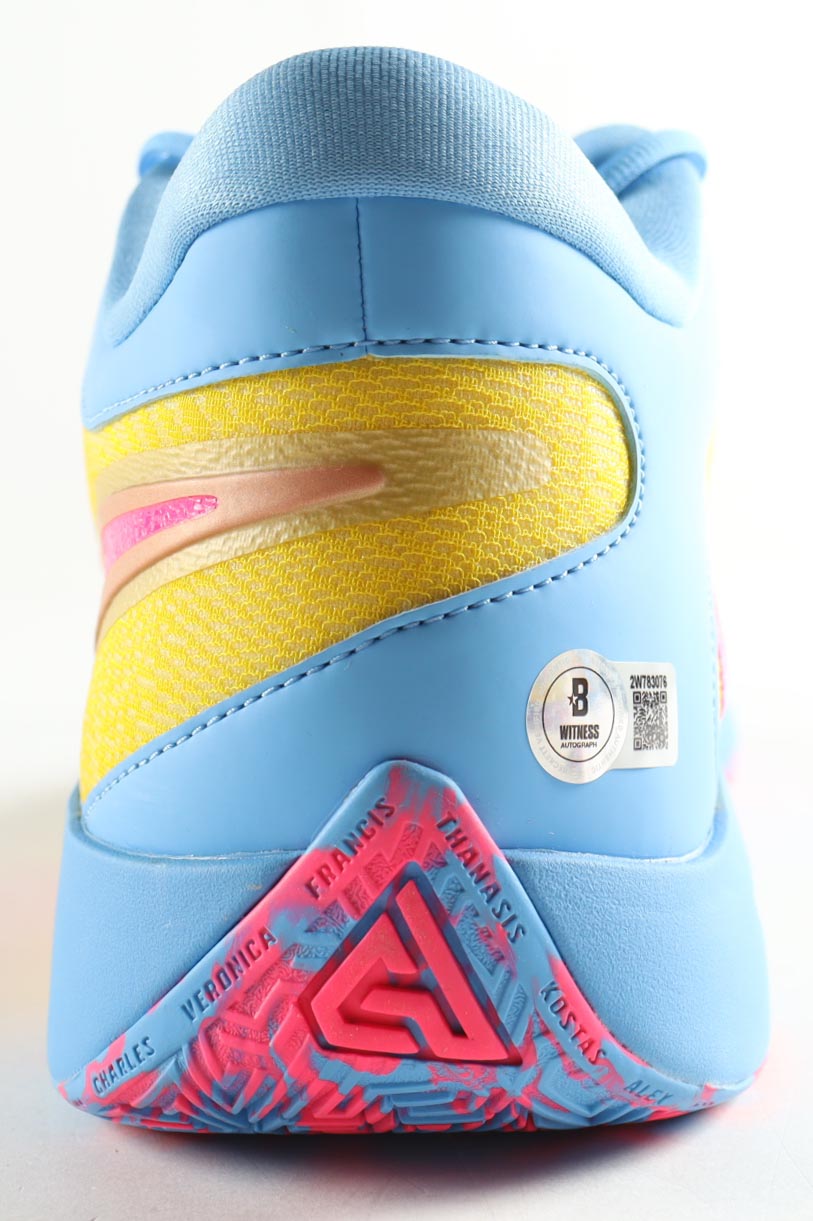 Giannis Antetokounmpo Signed Nike Basketball Shoe (Beckett) at PristineAuction.com Giannis Antetokounmpo Signed Nike Basketball Shoe (Beckett) at PristineAuction.com