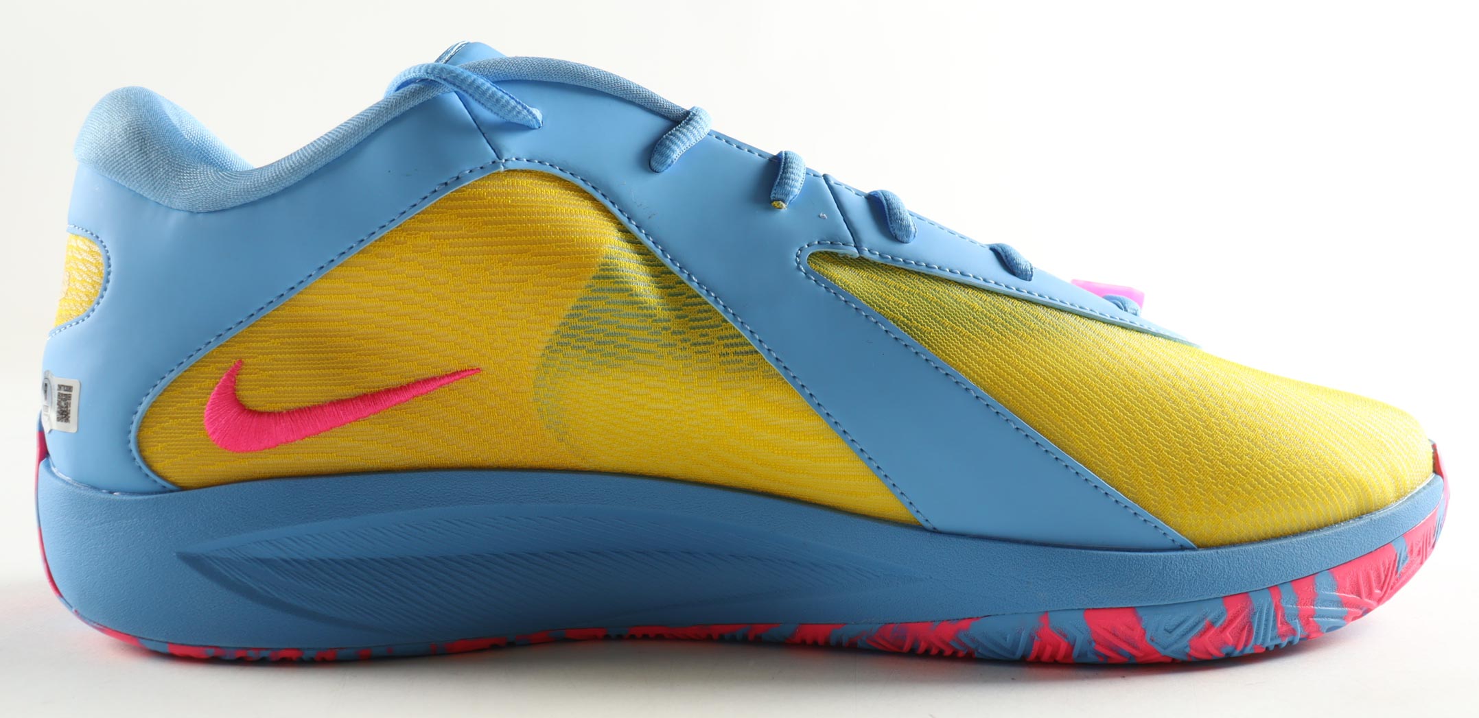 Giannis Antetokounmpo Signed Nike Basketball Shoe (Beckett) at PristineAuction.com Giannis Antetokounmpo Signed Nike Basketball Shoe (Beckett) at PristineAuction.com