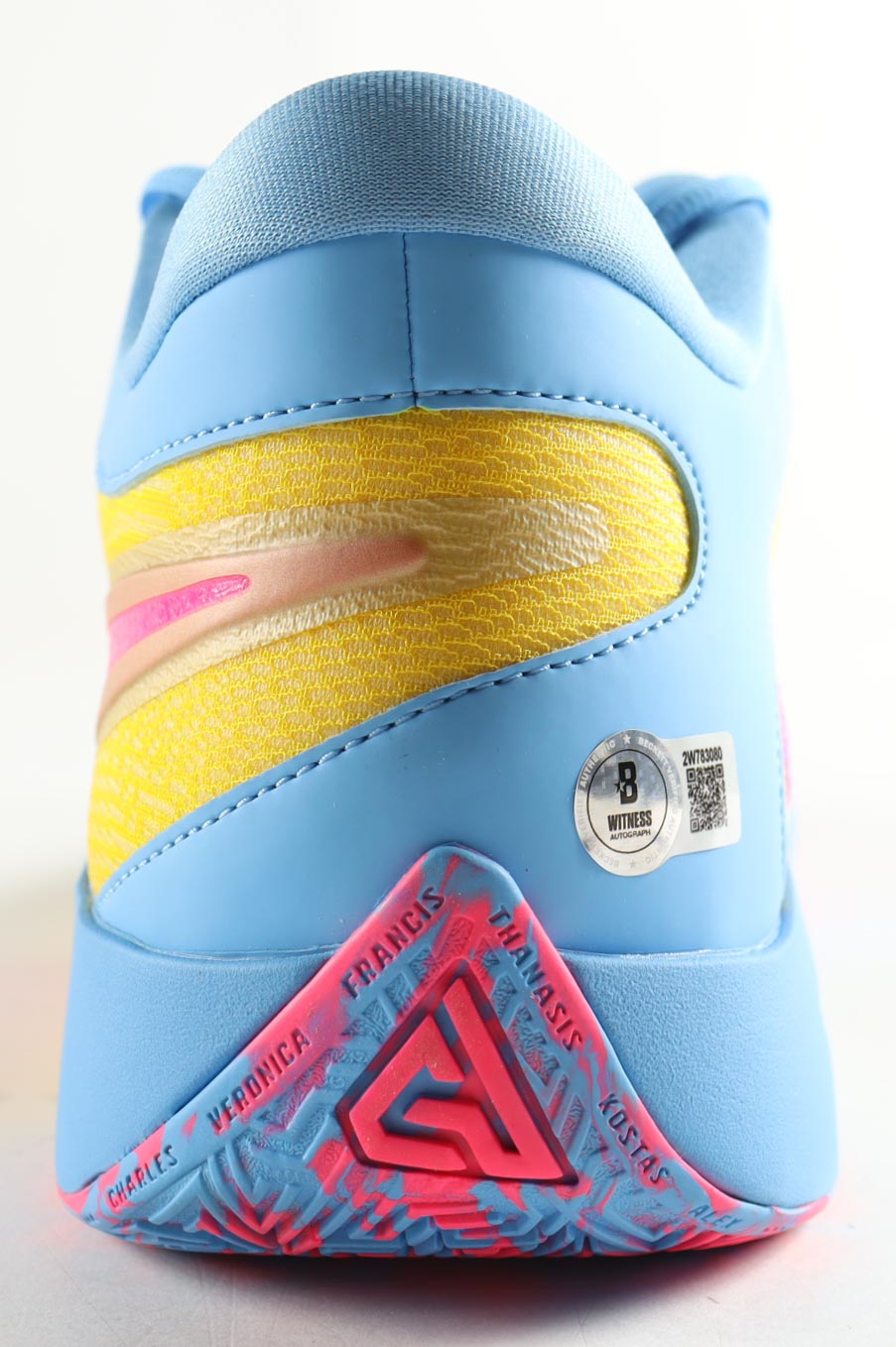 Giannis Antetokounmpo Signed Nike Basketball Shoe (Beckett) at PristineAuction.com Giannis Antetokounmpo Signed Nike Basketball Shoe (Beckett) at PristineAuction.com