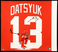 Pavel Datsyuk Signed Red Wings 18x20 Photo (Beckett) at PristineAuction.com