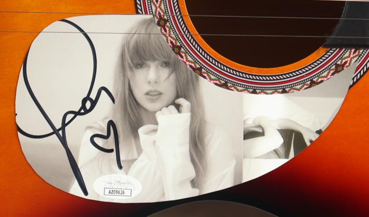 Taylor Swift Signed 38" Acoustic Guitar (JSA) at PristineAuction.com Taylor Swift Signed 38" Acoustic Guitar (JSA) at PristineAuction.com