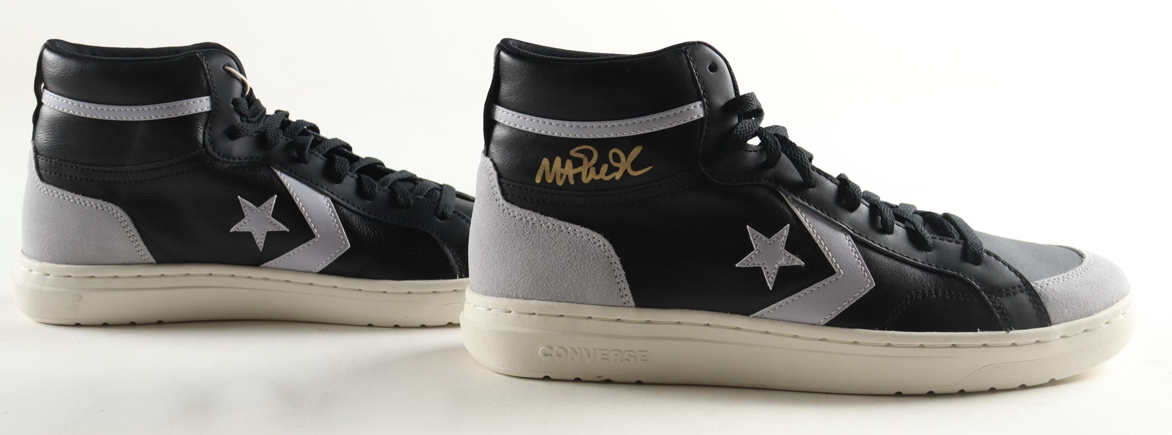 Magic Johnson & Larry Bird Signed Set of (2) Converse Basketball Shoes (Beckett & PSA) at PristineAuction.com Magic Johnson & Larry Bird Signed Set of (2) Converse Basketball Shoes (Beckett & PSA) at PristineAuction.com