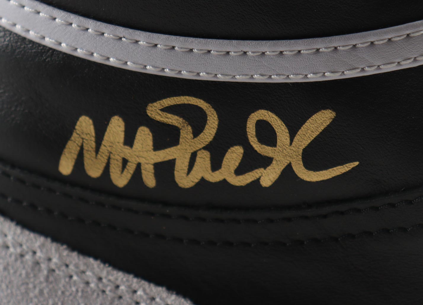 Magic Johnson & Larry Bird Signed Set of (2) Converse Basketball Shoes (Beckett & PSA) at PristineAuction.com Magic Johnson & Larry Bird Signed Set of (2) Converse Basketball Shoes (Beckett & PSA) at PristineAuction.com