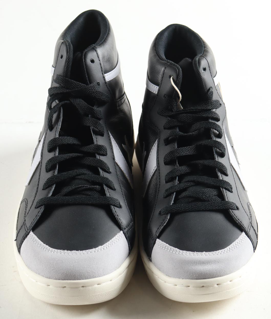 Magic Johnson & Larry Bird Signed Set of (2) Converse Basketball Shoes (Beckett & PSA) at PristineAuction.com Magic Johnson & Larry Bird Signed Set of (2) Converse Basketball Shoes (Beckett & PSA) at PristineAuction.com