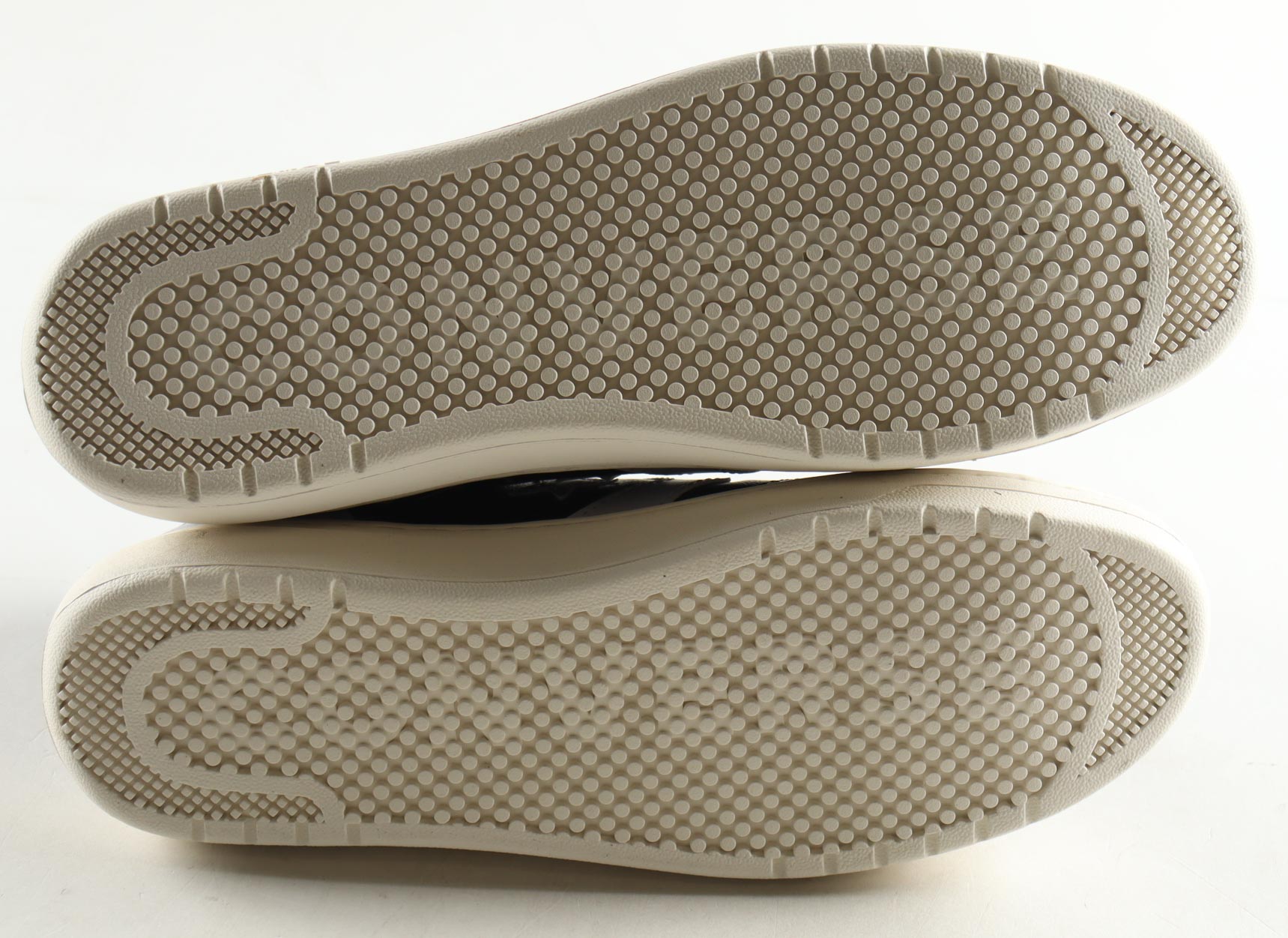 Magic Johnson & Larry Bird Signed Set of (2) Converse Basketball Shoes (Beckett & PSA) at PristineAuction.com Magic Johnson & Larry Bird Signed Set of (2) Converse Basketball Shoes (Beckett & PSA) at PristineAuction.com