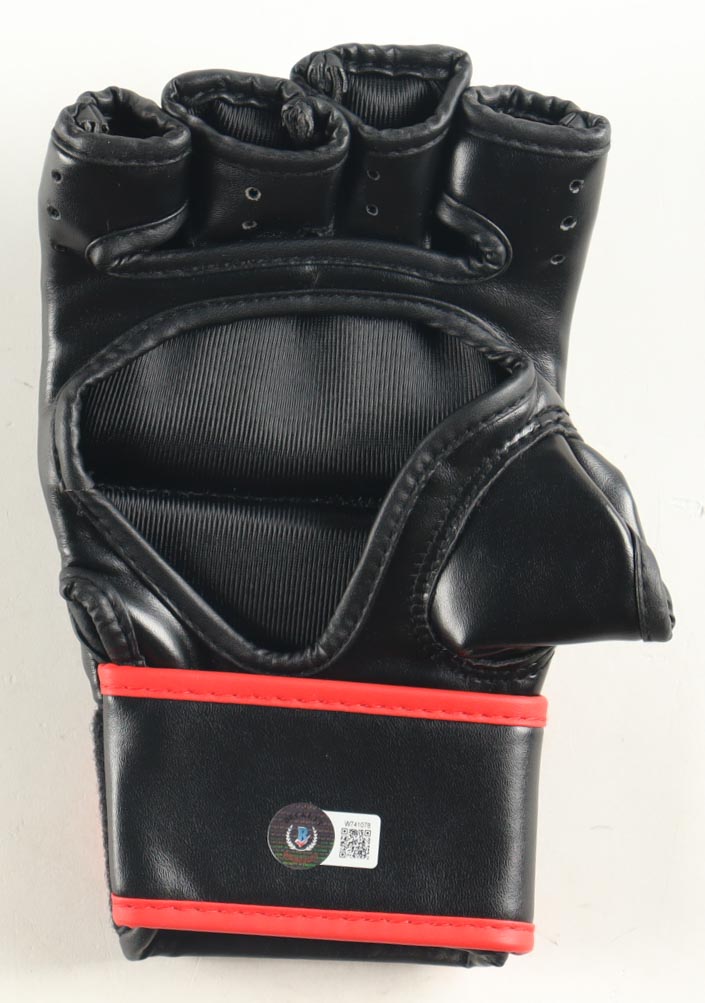 Randy Couture Signed UFC Glove (Beckett) at PristineAuction.com Randy Couture Signed UFC Glove (Beckett) at PristineAuction.com