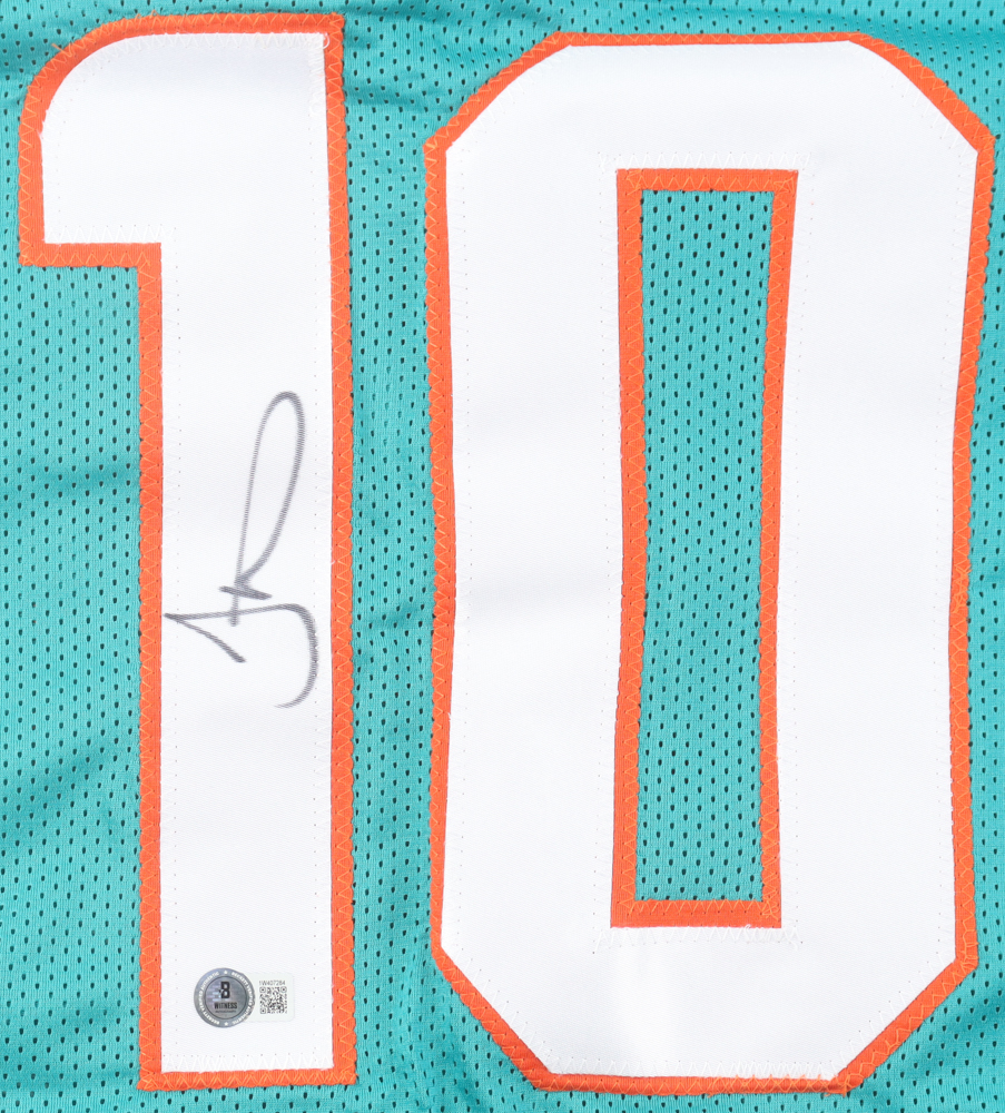 Tyreek Hill Signed Jersey (Beckett) at PristineAuction.com Tyreek Hill Signed Jersey (Beckett) at PristineAuction.com