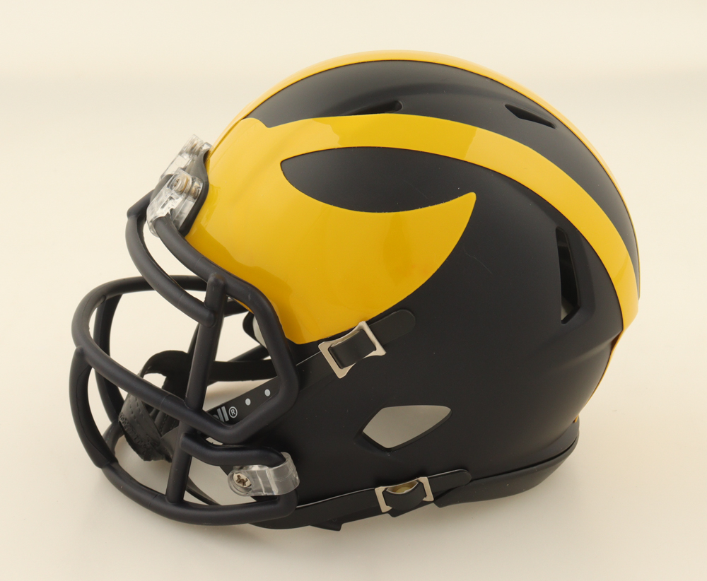 Braylon Edwards Signed Michigan Wolverines Speed Mini Helmet Inscribed "Go Blue!" (Beckett) at PristineAuction.com Braylon Edwards Signed Michigan Wolverines Speed Mini Helmet Inscribed "Go Blue!" (Beckett) at PristineAuction.com