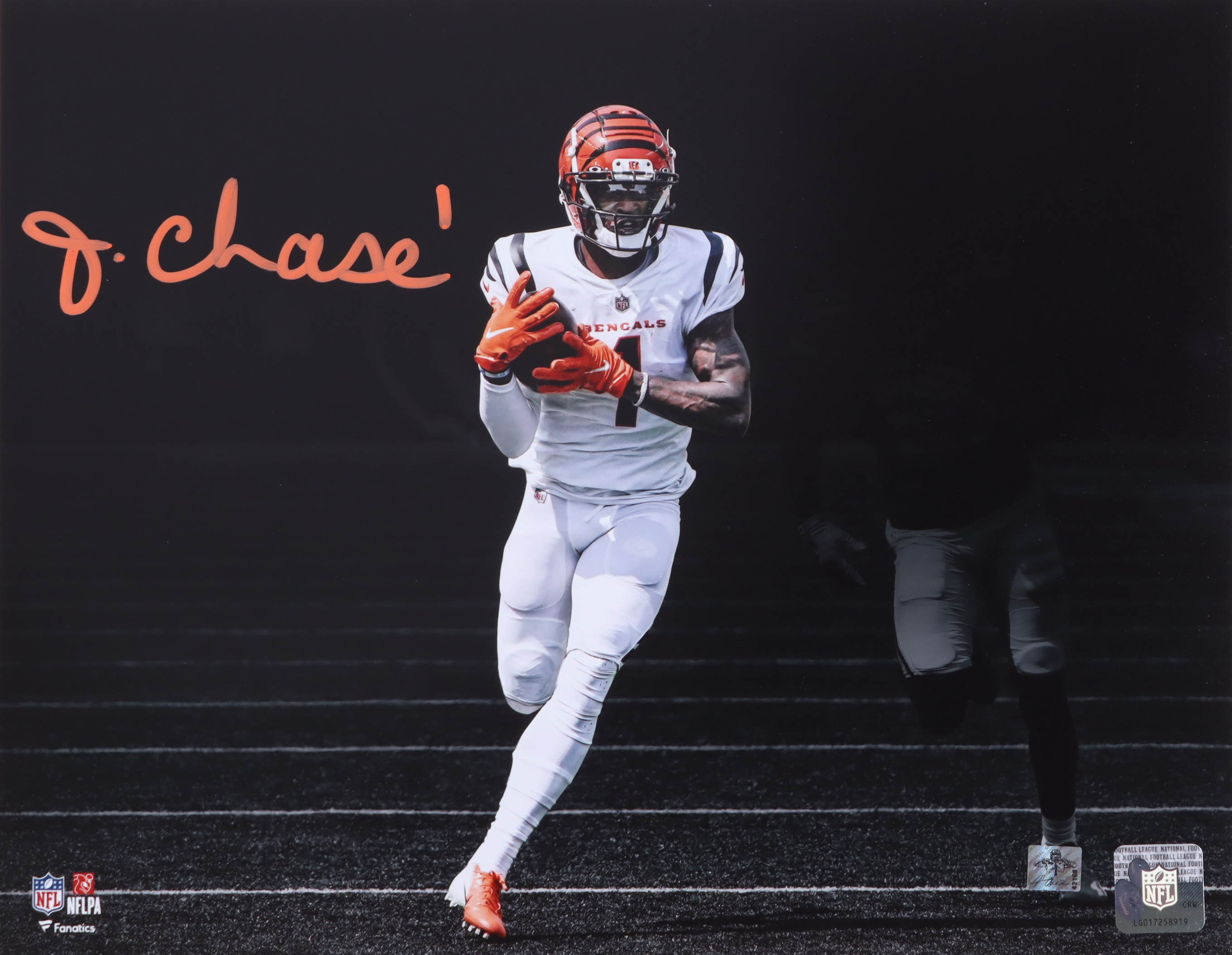 Ja'Marr Chase Signed Bengals 11x14 Photo (Chase) at PristineAuction.com Ja'Marr Chase Signed Bengals 11x14 Photo (Chase) at PristineAuction.com