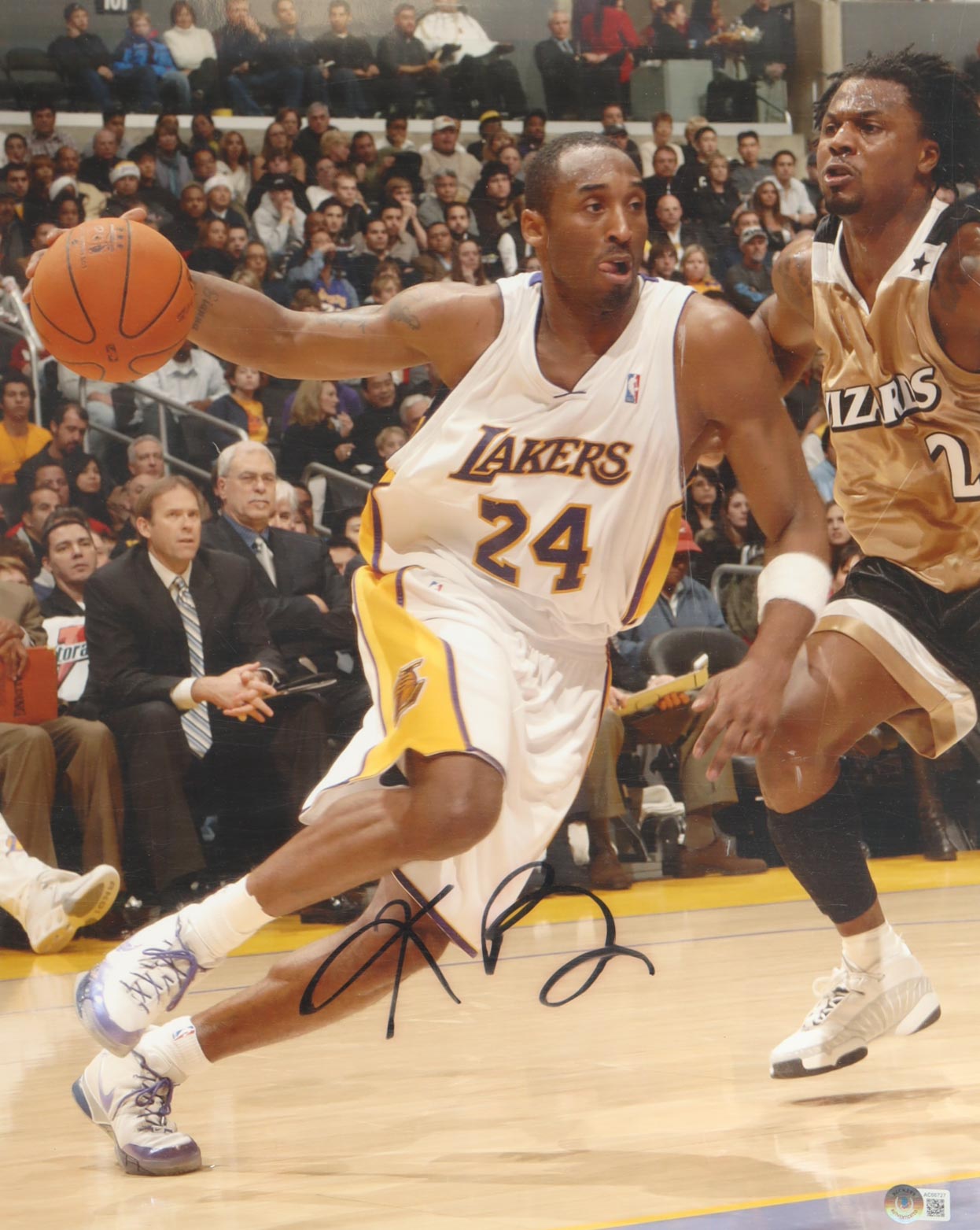 Kobe Bryant Signed Lakers 16x20 Photo (Beckett) at PristineAuction.com Kobe Bryant Signed Lakers 16x20 Photo (Beckett) at PristineAuction.com