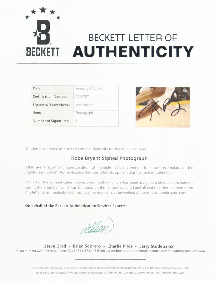 Kobe Bryant Signed Lakers 16x20 Photo (Beckett) at PristineAuction.com Kobe Bryant Signed Lakers 16x20 Photo (Beckett) at PristineAuction.com