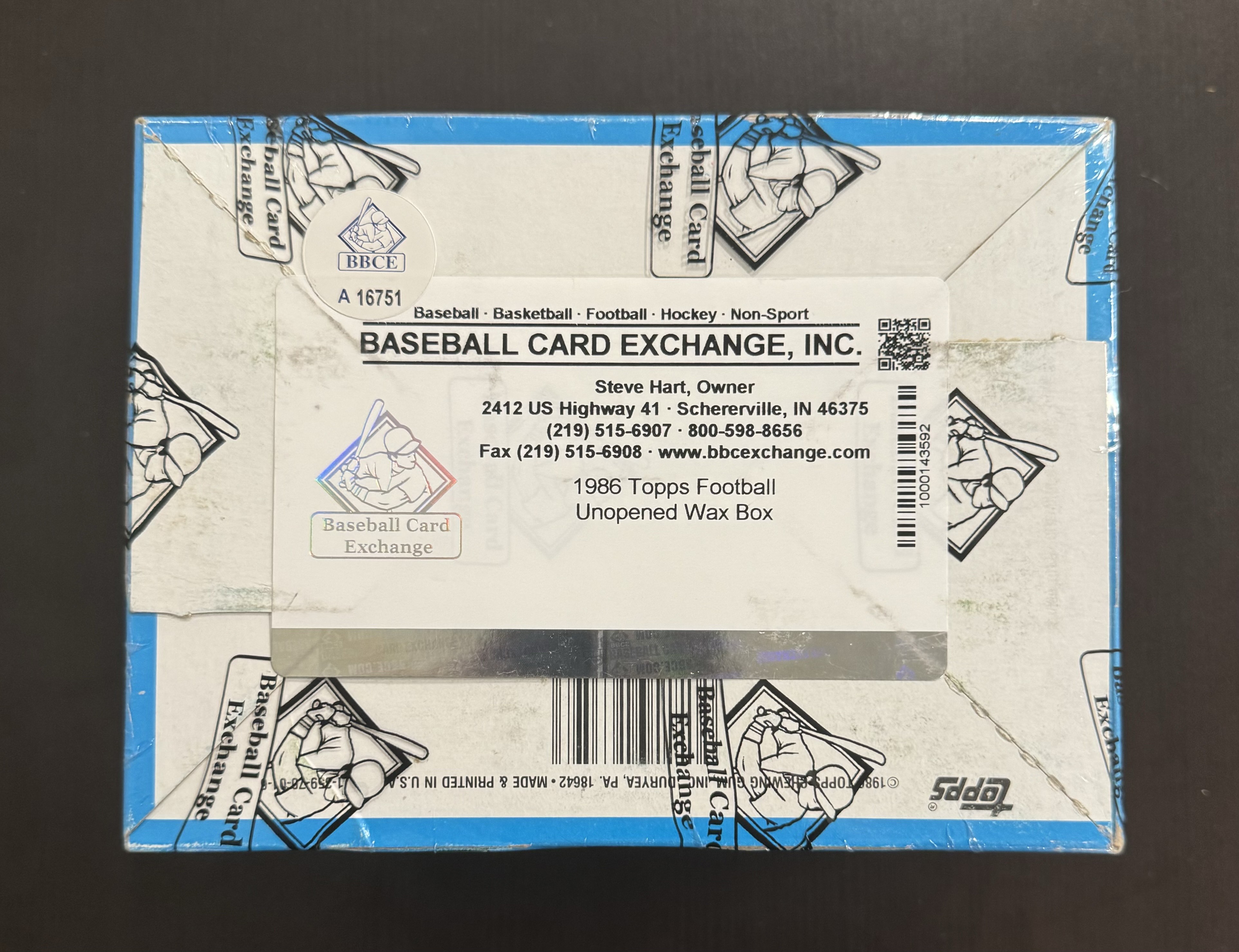 1986 Topps Football Wax Box with (36) Packs (BBCE) at PristineAuction.com 1986 Topps Football Wax Box with (36) Packs (BBCE) at PristineAuction.com