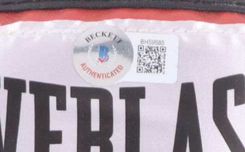 Mike Tyson Signed Everlast Boxing Glove (Beckett & Tyson) at PristineAuction.com Mike Tyson Signed Everlast Boxing Glove (Beckett & Tyson) at PristineAuction.com