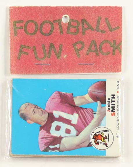 1969 Topps Football Card Fun Pack with (10) Cards at PristineAuction.com 1969 Topps Football Card Fun Pack with (10) Cards at PristineAuction.com