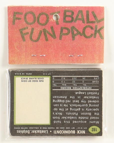 1969 Topps Football Card Fun Pack with (10) Cards at PristineAuction.com 1969 Topps Football Card Fun Pack with (10) Cards at PristineAuction.com