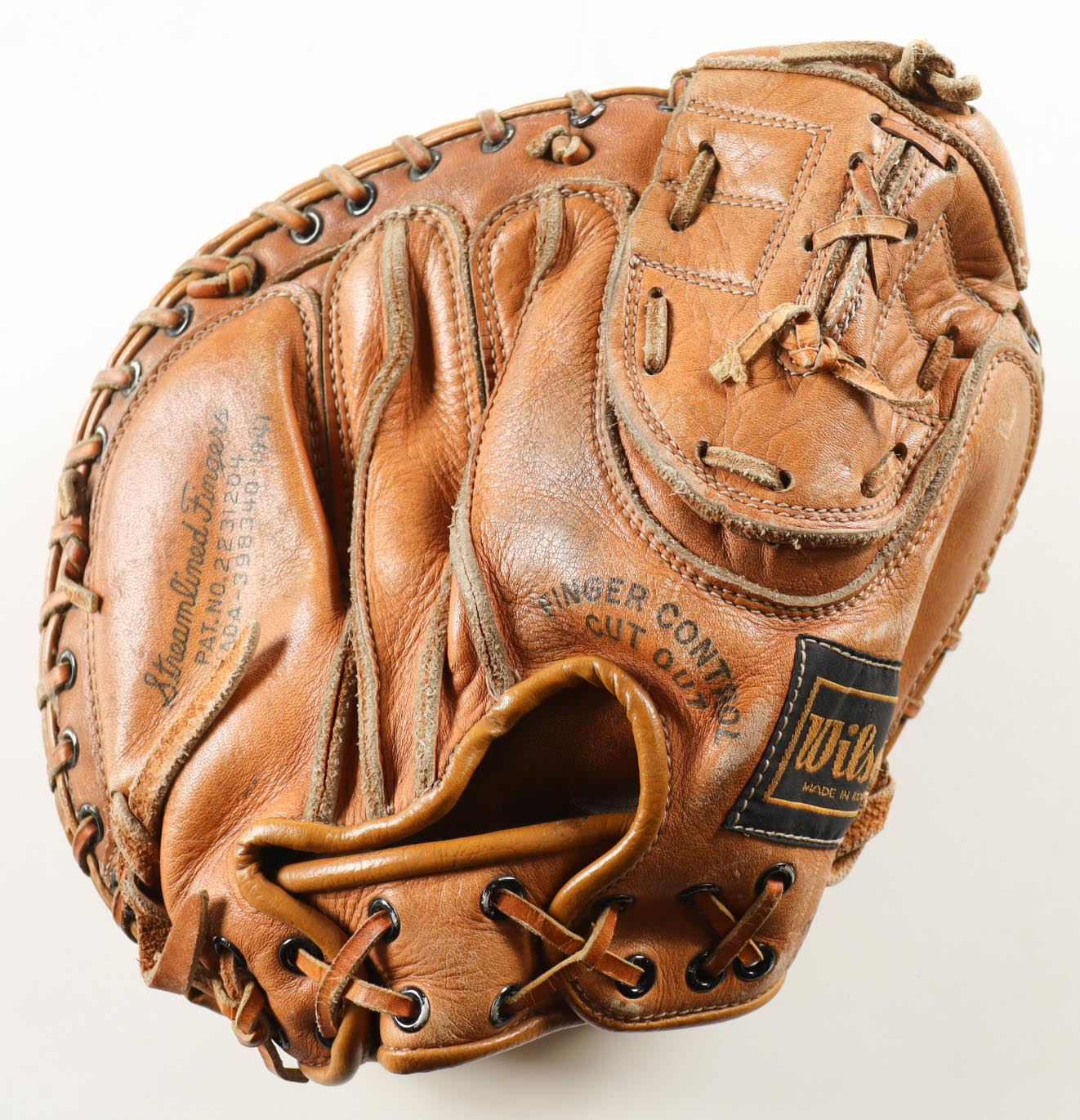 Carlton Fisk Signed Wilson Player Model Catcher's Glove with Display Case (PSA) at PristineAuction.com Carlton Fisk Signed Wilson Player Model Catcher's Glove with Display Case (PSA) at PristineAuction.com