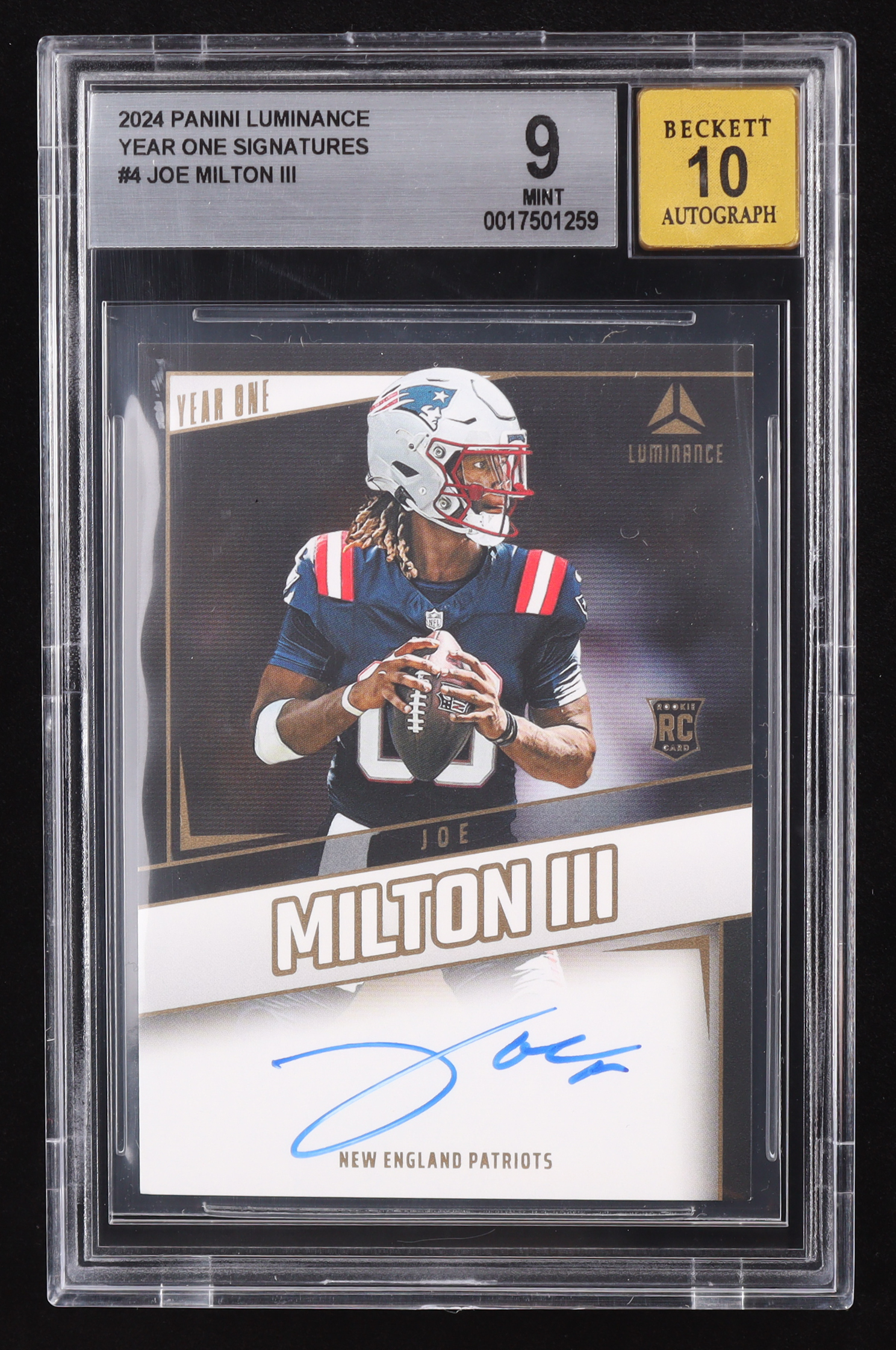 Joe Milton III 2024 Panini Luminance Year One Signatures #4 RC (BGS 9 | Autograph Graded BGS 10) at PristineAuction.com Joe Milton III 2024 Panini Luminance Year One Signatures #4 RC (BGS 9 | Autograph Graded BGS 10) at PristineAuction.com