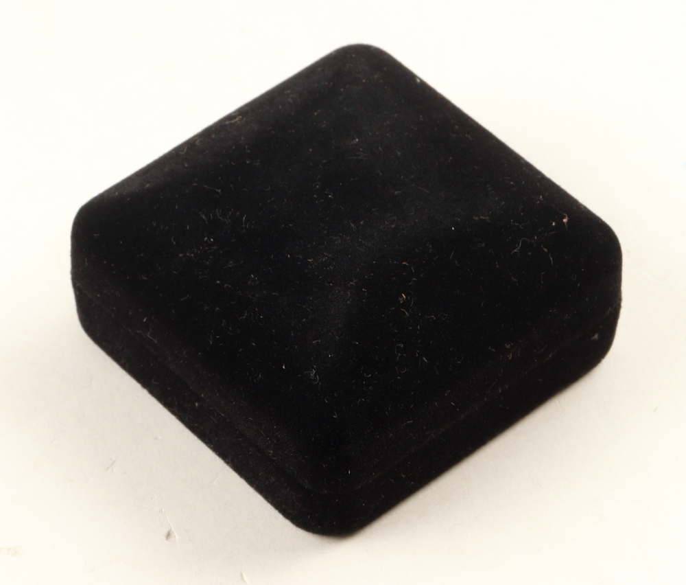 Deion Sanders LE The Highland Mint 1 Troy Oz .999 Fine Silver Commemorative Bullion Round at PristineAuction.com Deion Sanders LE The Highland Mint 1 Troy Oz .999 Fine Silver Commemorative Bullion Round at PristineAuction.com