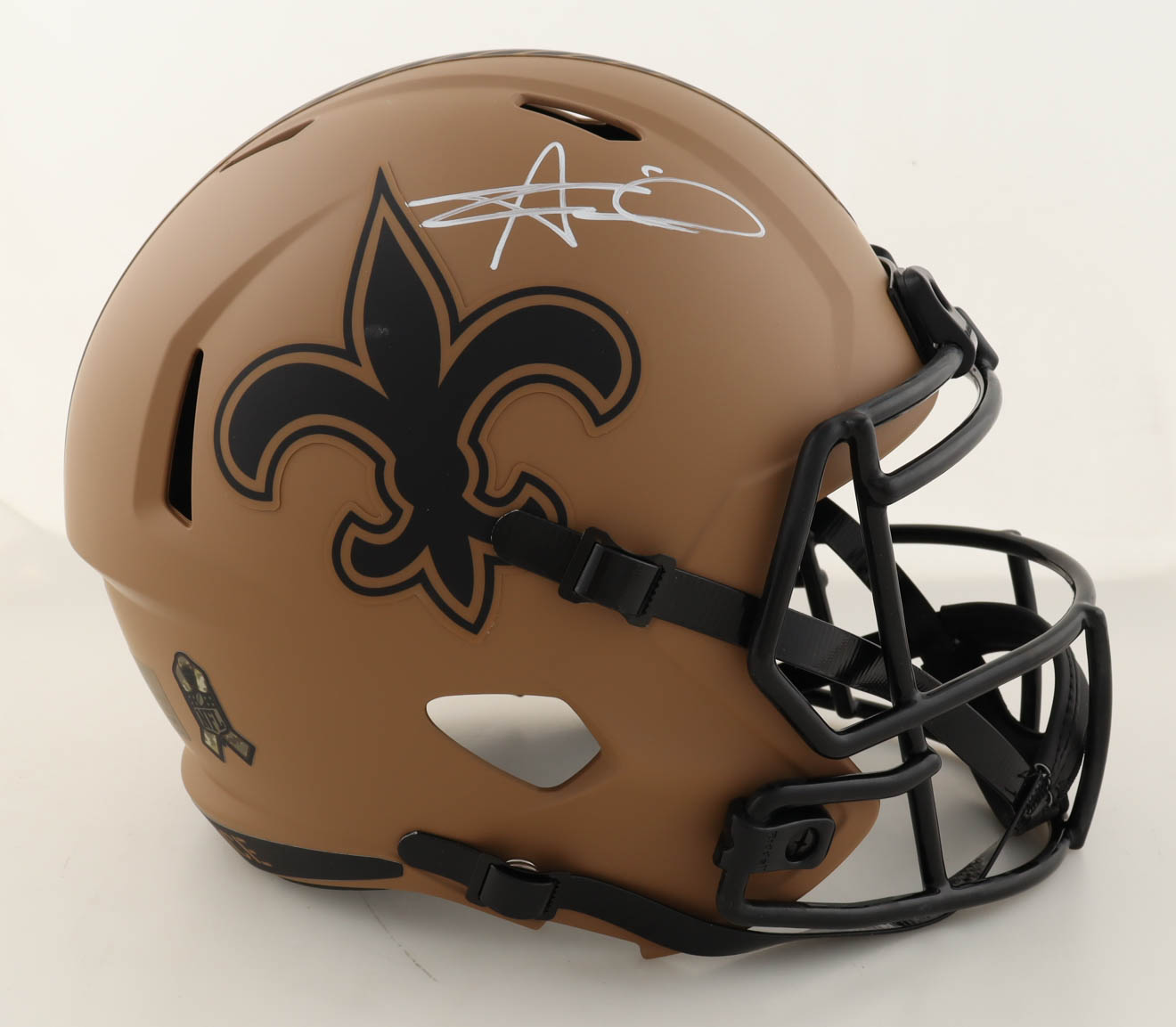 Alvin Kamara Signed Saints Full-Size Salute To Service Alternate On-Field Speed Helmet (Beckett) at PristineAuction.com Alvin Kamara Signed Saints Full-Size Salute To Service Alternate On-Field Speed Helmet (Beckett) at PristineAuction.com