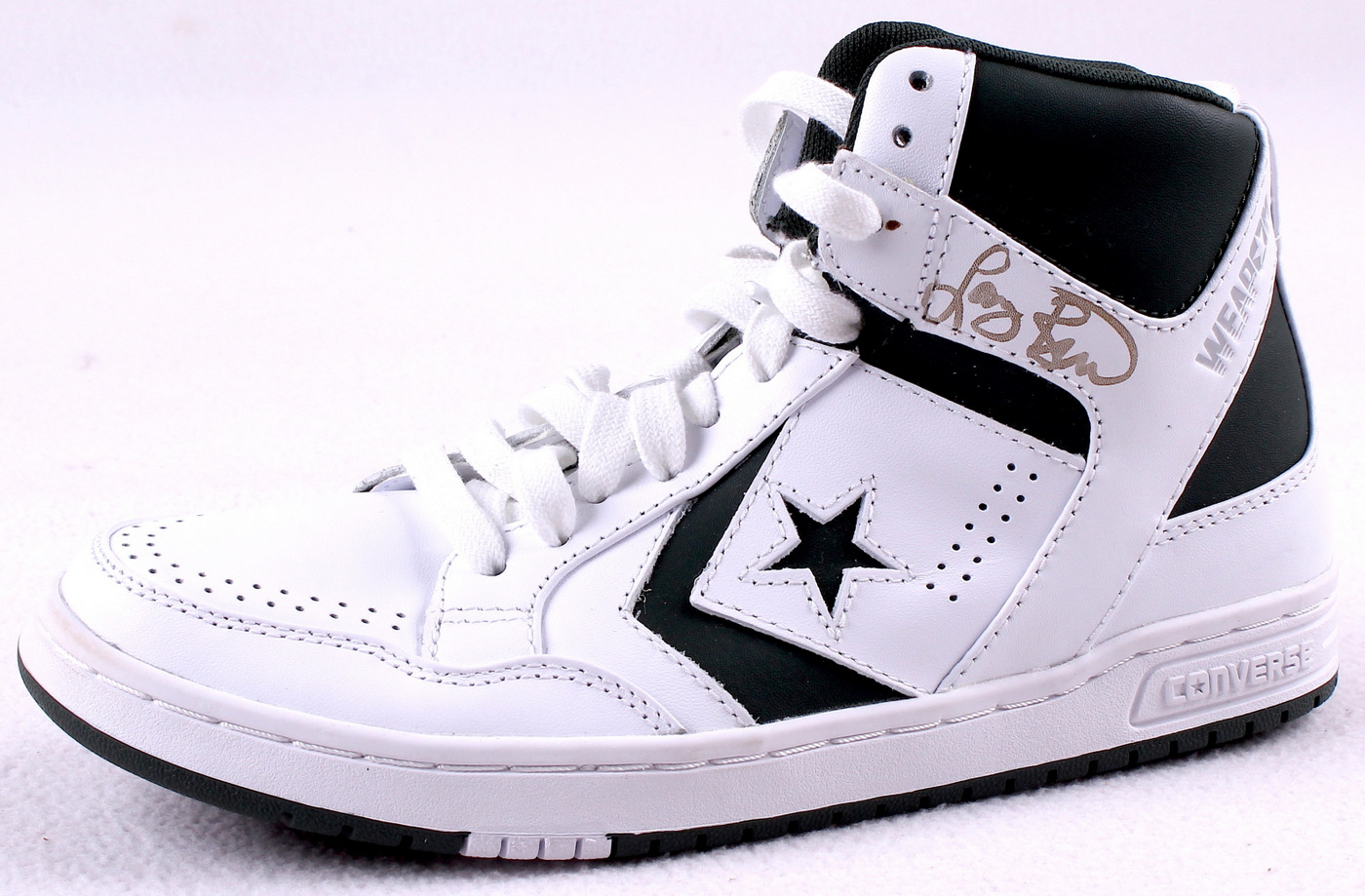 Larry Bird Signed Throwback Converse Weapon Basketball Shoe with Display Case (PSA COA) at PristineAuction.com Larry Bird Signed Throwback Converse Weapon Basketball Shoe with Display Case (PSA COA) at PristineAuction.com