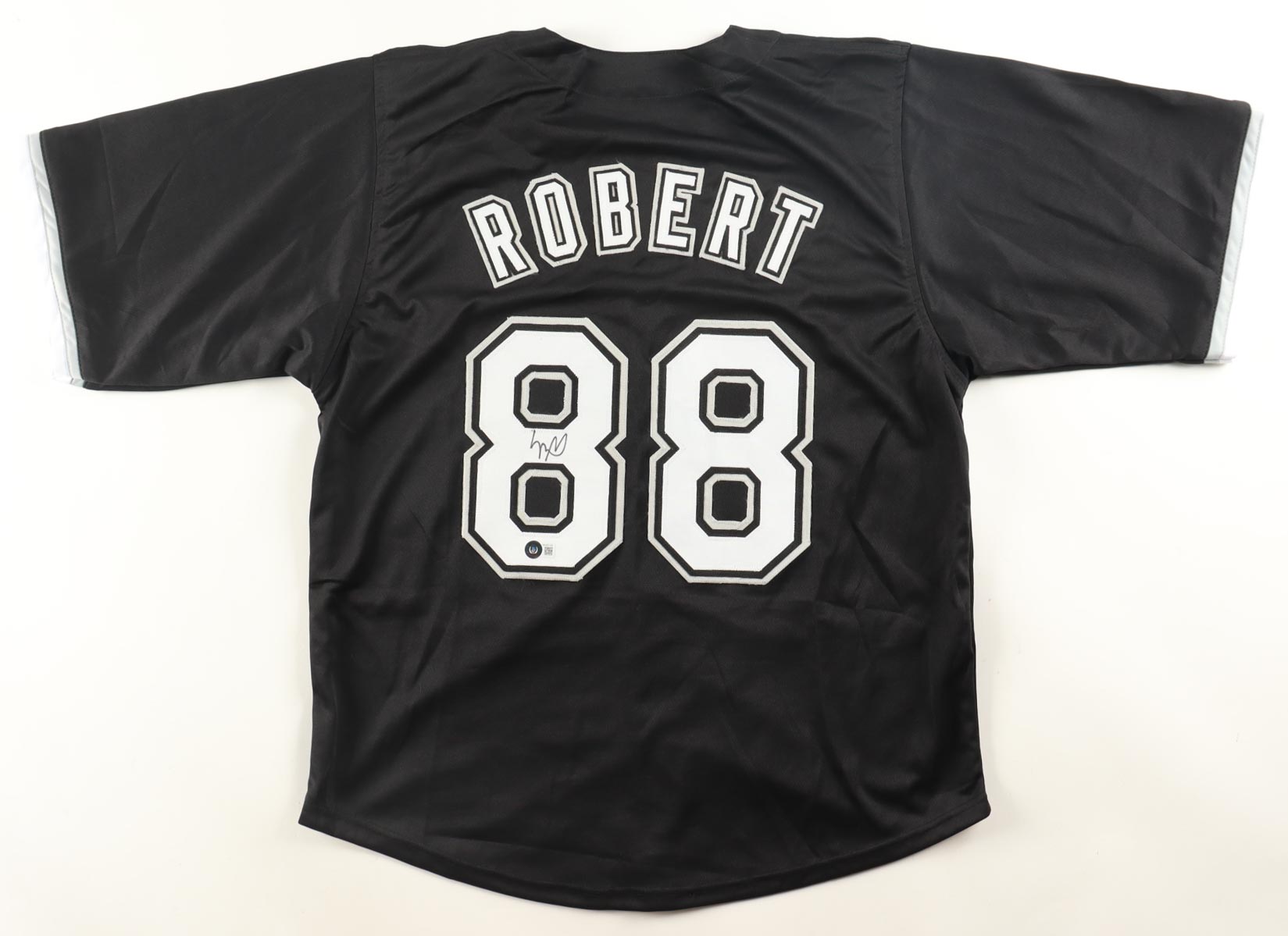 Luis Robert Signed Jersey (Beckett) at PristineAuction.com Luis Robert Signed Jersey (Beckett) at PristineAuction.com