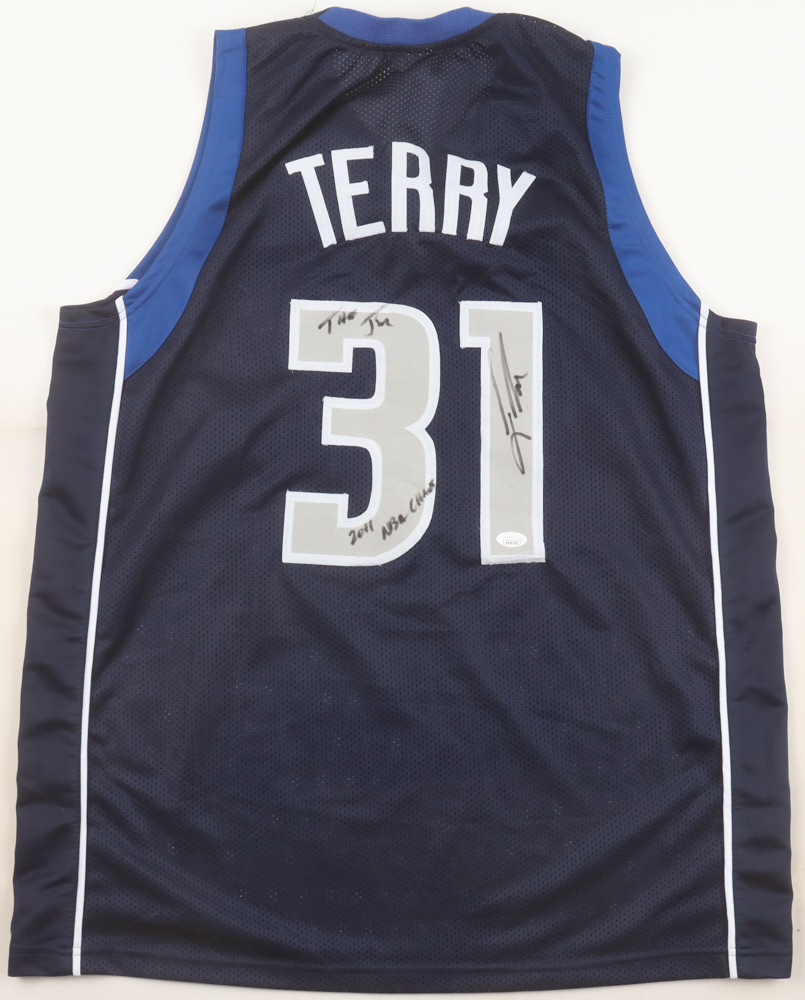 Jason Terry Signed Jersey Inscribed "The Jet" & "2011 NBA Champs" (JSA) at PristineAuction.com Jason Terry Signed Jersey Inscribed "The Jet" & "2011 NBA Champs" (JSA) at PristineAuction.com