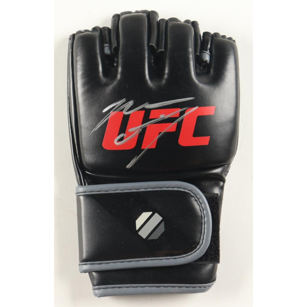 Nate Diaz Signed UFC Glove (Beckett) at PristineAuction.com