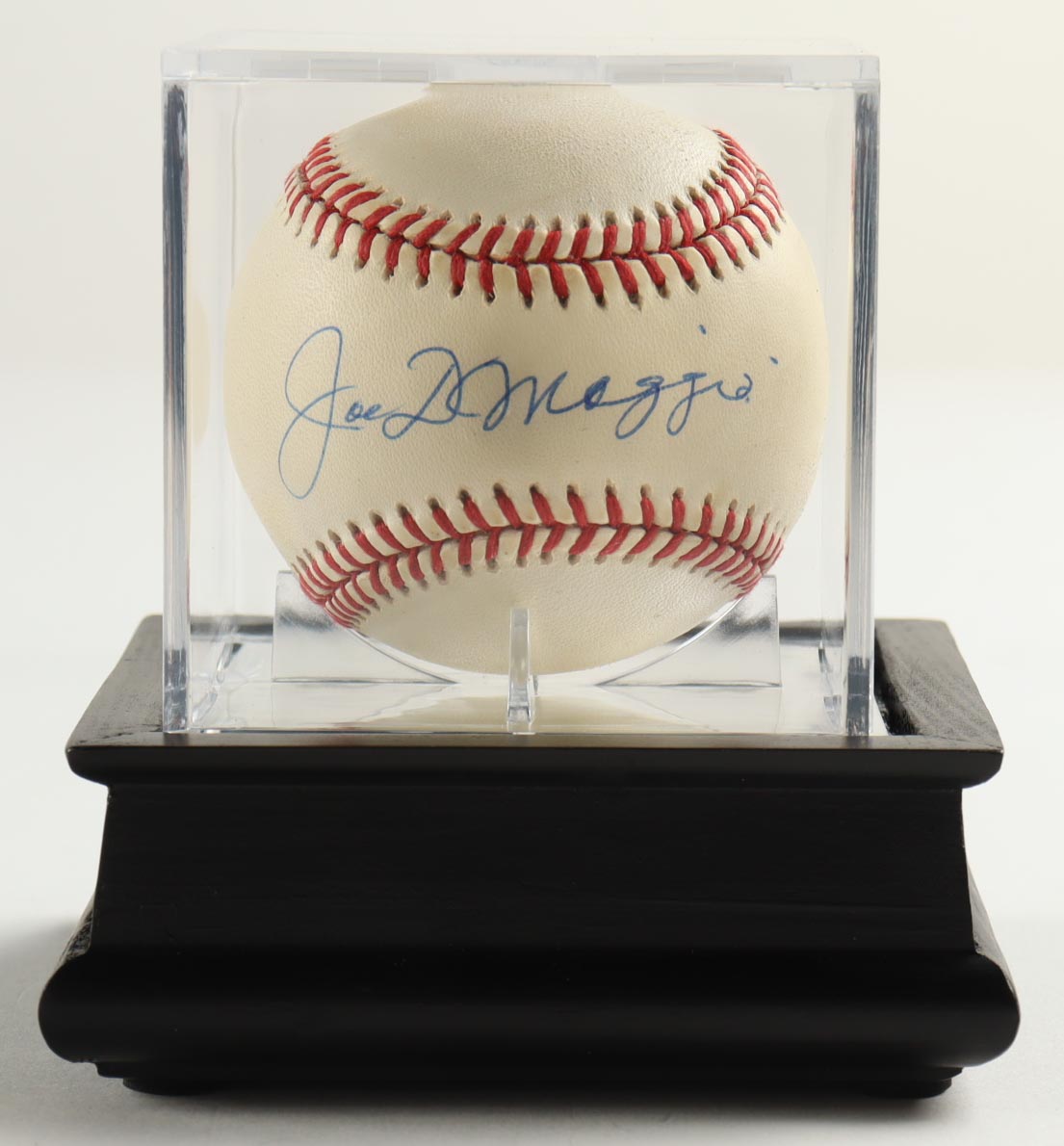 Joe DiMaggio Signed OAL Baseball with Display Case (Beckett) at PristineAuction.com Joe DiMaggio Signed OAL Baseball with Display Case (Beckett) at PristineAuction.com
