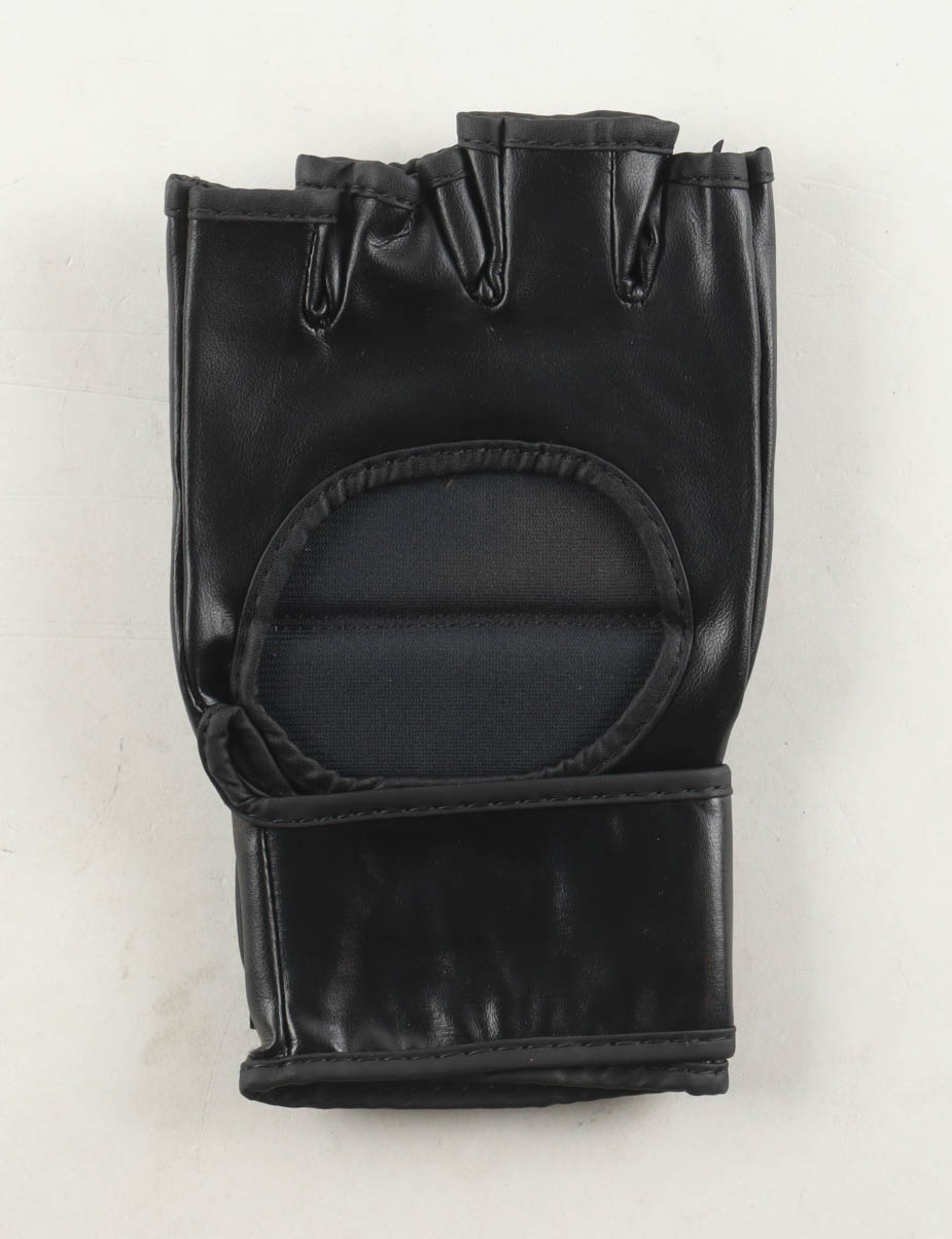 Marlon "Chito" Vera Signed UFC Glove (PA) at PristineAuction.com Marlon "Chito" Vera Signed UFC Glove (PA) at PristineAuction.com